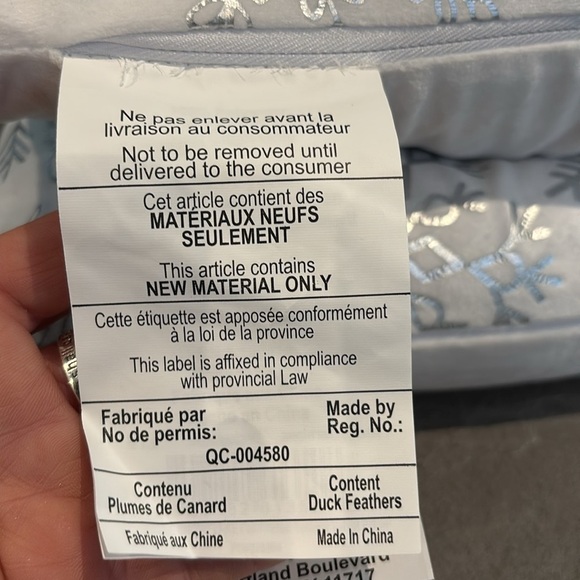 Throw By Marlo Lorenzo,2 duck feather filled,zipper,velvet,metallic snowflake - Picture 9 of 10